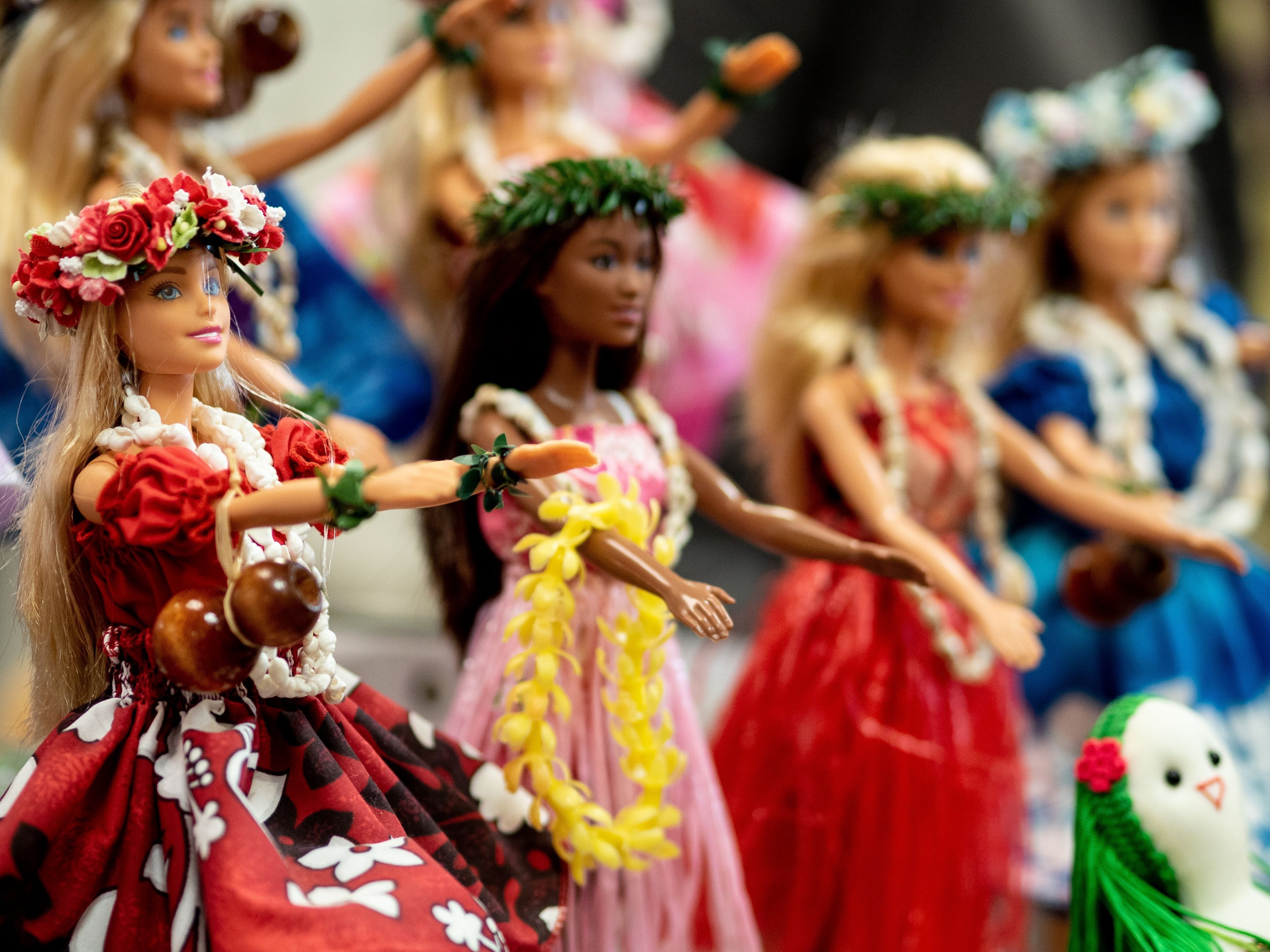 Barbies dancing